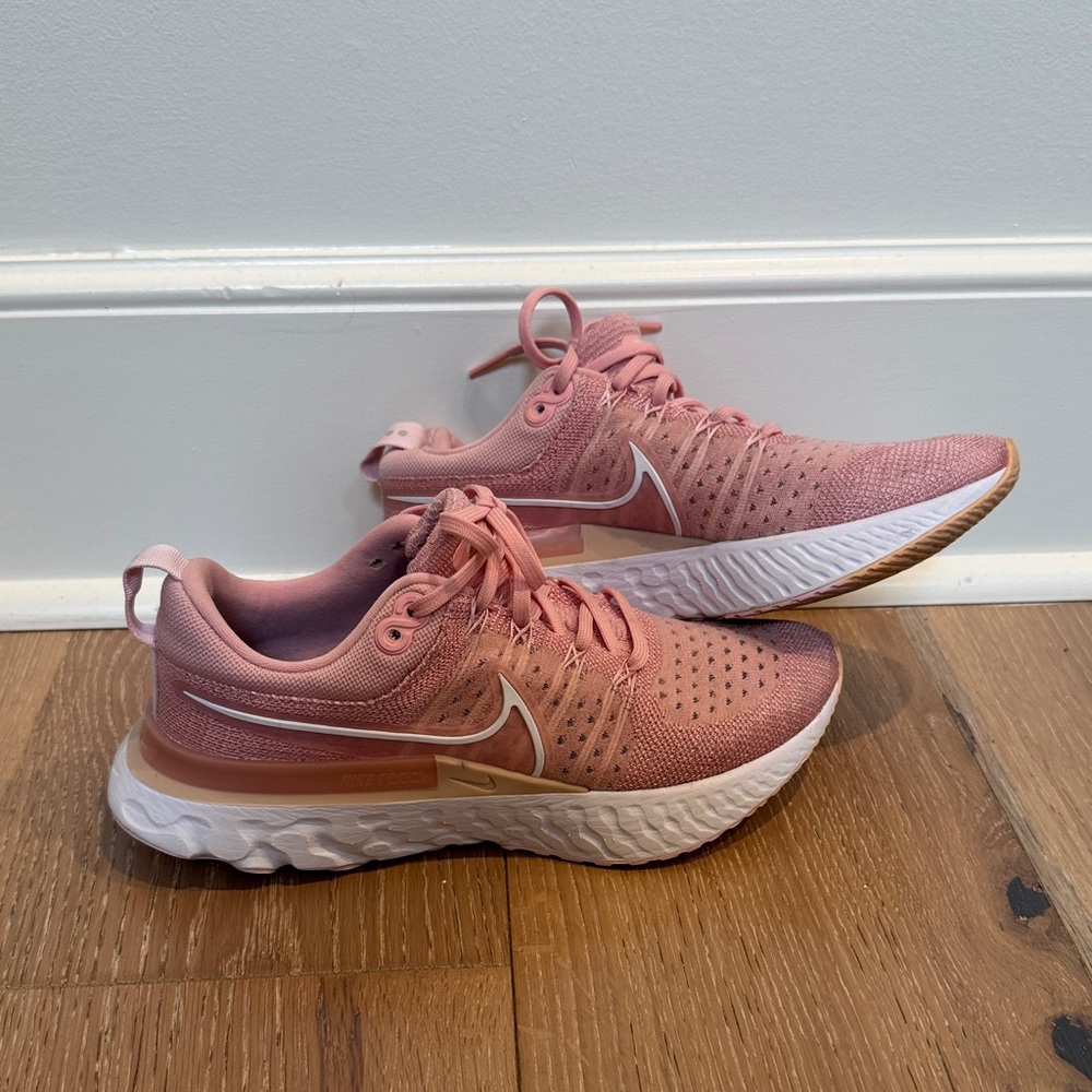 Nike Women's Blush Pink Athletic Shoes